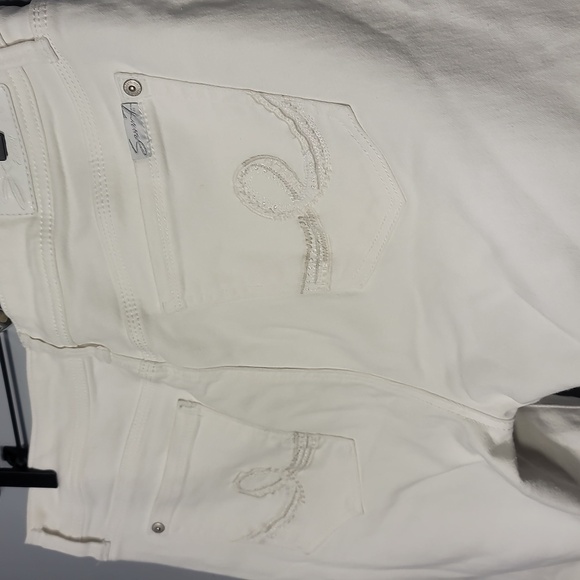 SEVEN7 White Bermuda Shorts - Picture 9 of 11